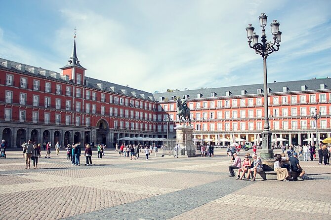 Madrid Historic Centre Food Tour with Authentic Tapas & Wines - The famous Madrid squid sandwich