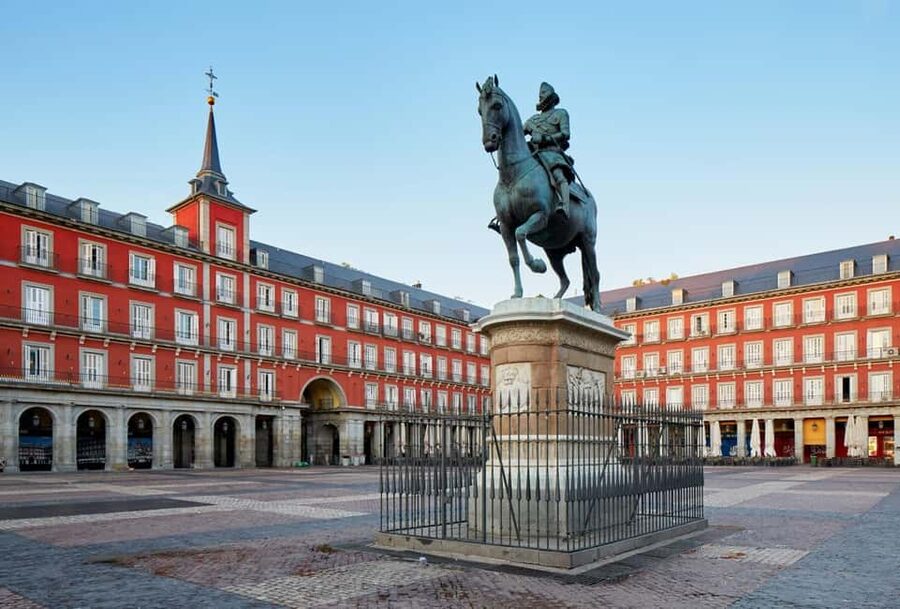 Madrid Historical Centre & Old Town Walking Tour in French - Mercado de San Miguel, a historic shell with a modern purpose