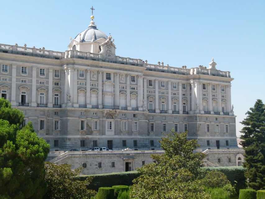 Madrid Historical Centre & Old Town Walking Tour in French - Plaza Mayor and the public face of old Madrid