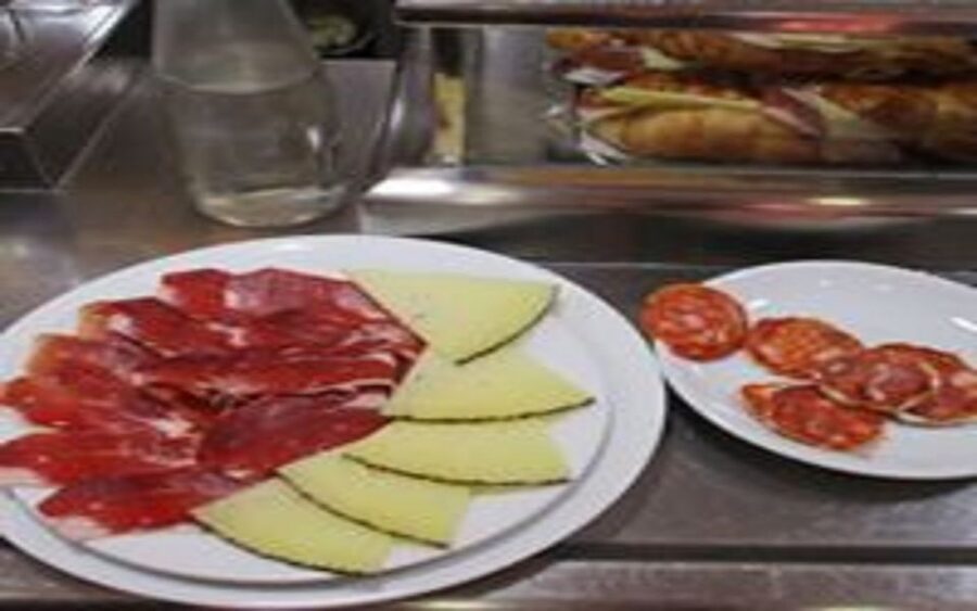 Madrid: Old Madrid Walking Food and Wine Tour - San Miguel Market and San Ginés Church