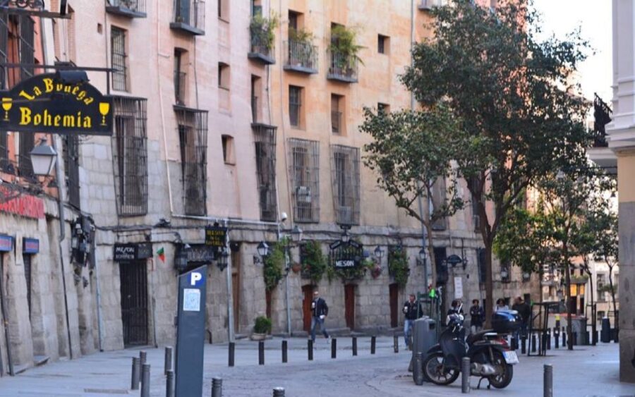 Madrid: Old Madrid Walking Food and Wine Tour - What drinks are included