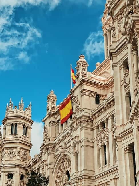 Madrid: Old Town & Poets District Guided Walking Tour - Key points at a glance