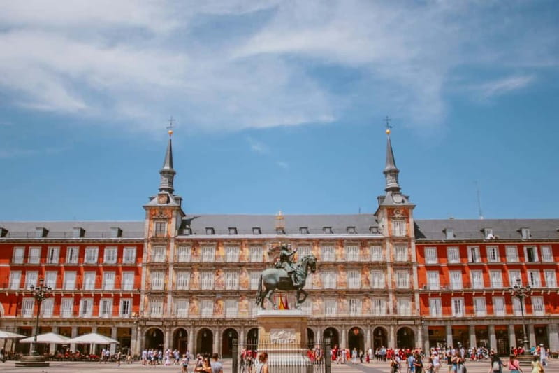 Madrid: Old Town & Poets District Guided Walking Tour - Starting among Madrid’s writers on Calle de Cervantes