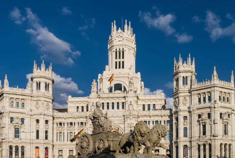 Madrid: Old Town & Poets District Guided Walking Tour - Plaza Mayor and the Cuchilleros Arch