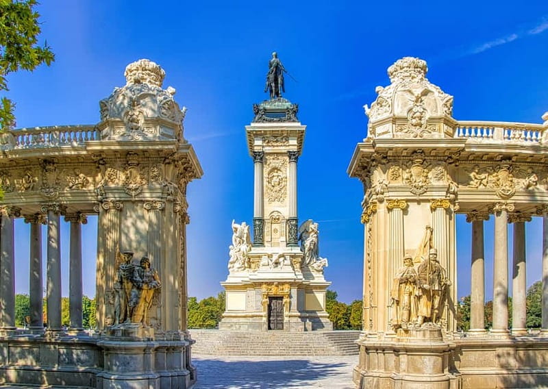 Madrid: Old Town & Poets District Guided Walking Tour - Calle del Codo and Madrid’s oldest civic corners