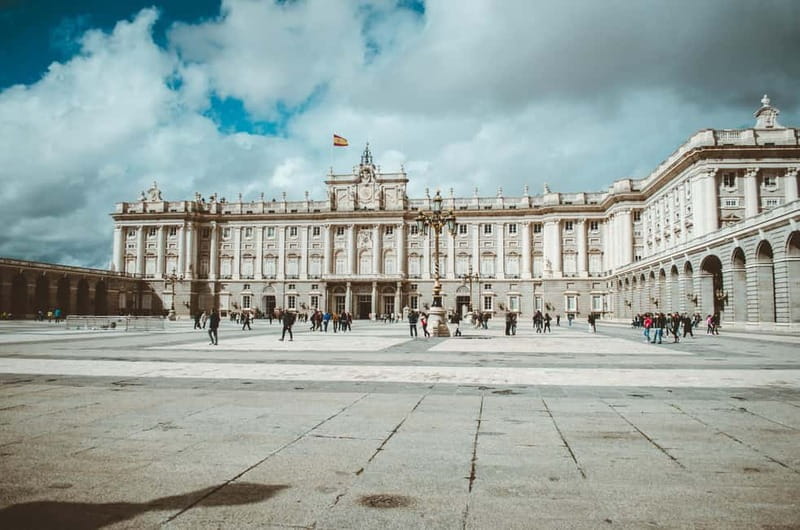 Madrid: Old Town & Poets District Guided Walking Tour - How the guides shape the experience