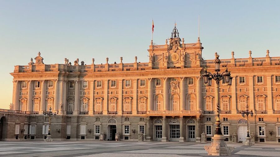 Madrid: Royal Palace Skip-the-Line Guided Tour - Key points to know before booking