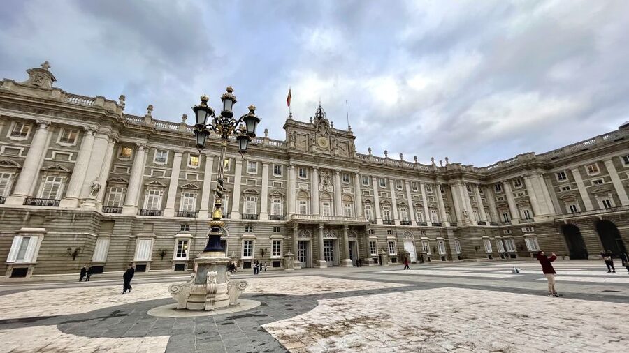 Madrid: Royal Palace Skip-the-Line Guided Tour - A useful first look at Madrid’s Old Town