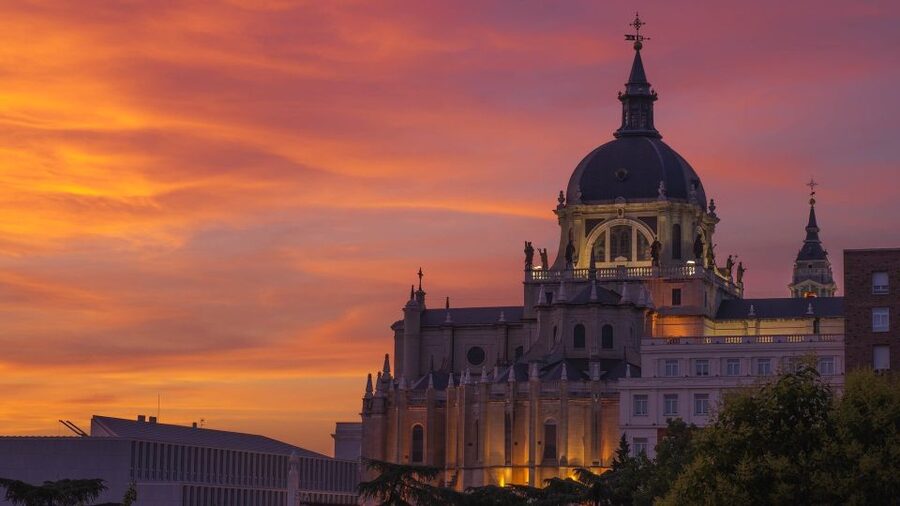 Madrid: Sunset Walking Tour with Optional Flamenco Show - Plaza Mayor and the final part of the night