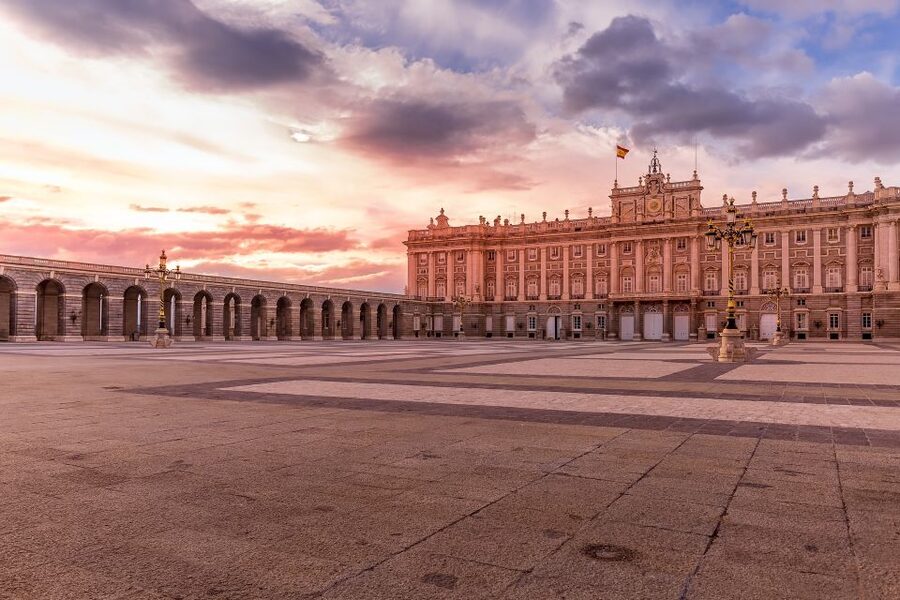 Madrid: Sunset Walking Tour with Optional Flamenco Show - Meeting at the Estatua de Isabel II