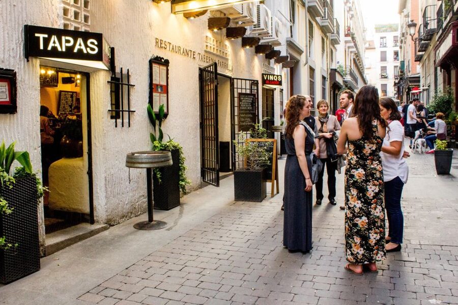 Madrid: Tapas & Wine Tasting Tour with Local Guide - Wine from Spain, not just Madrid