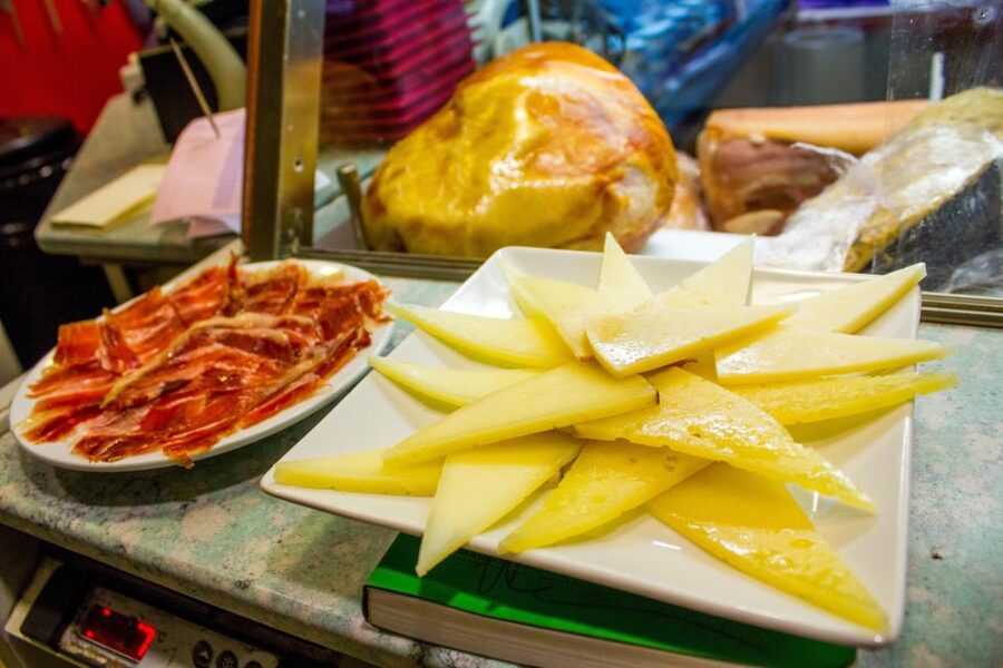 Madrid: Tapas & Wine Tasting Tour with Local Guide - How hard is the walking?