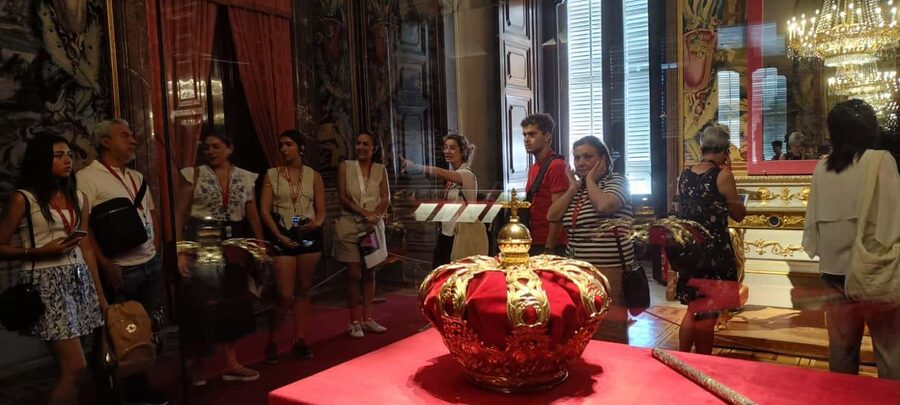 Madrid: Visit to the Royal Palace & Walking Tour of the City - The Palatinos Stradivarius collection
