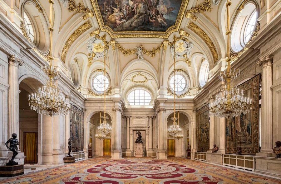 Madrid: Visit to the Royal Palace & Walking Tour of the City - The one-hour walk through central Madrid