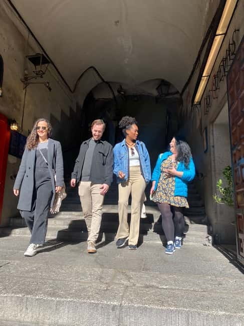 Madrid: Welcome to Madrid Guided Walking Tour - Why this is a smart first morning in Madrid