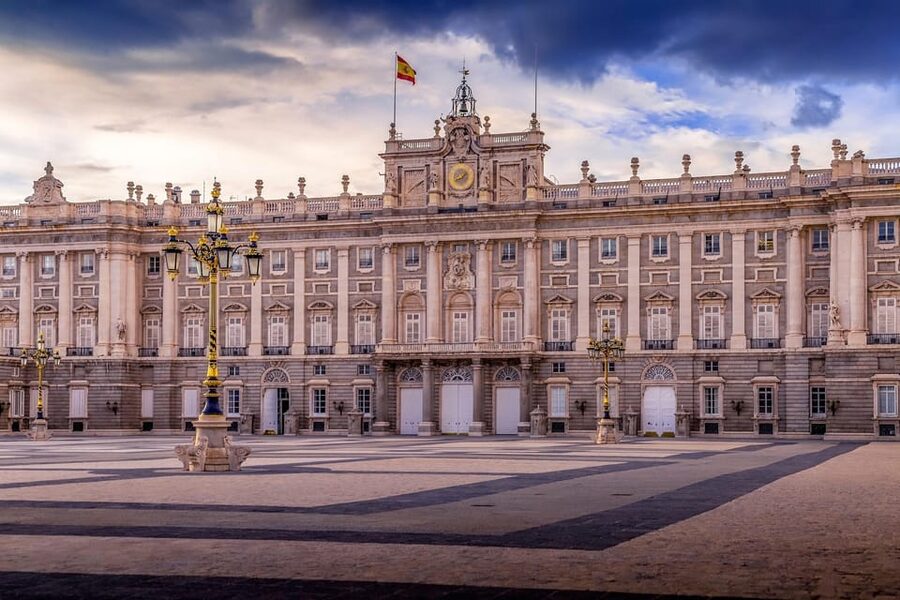 Madrid: Welcome to Madrid Guided Walking Tour in English - Key points at a glance
