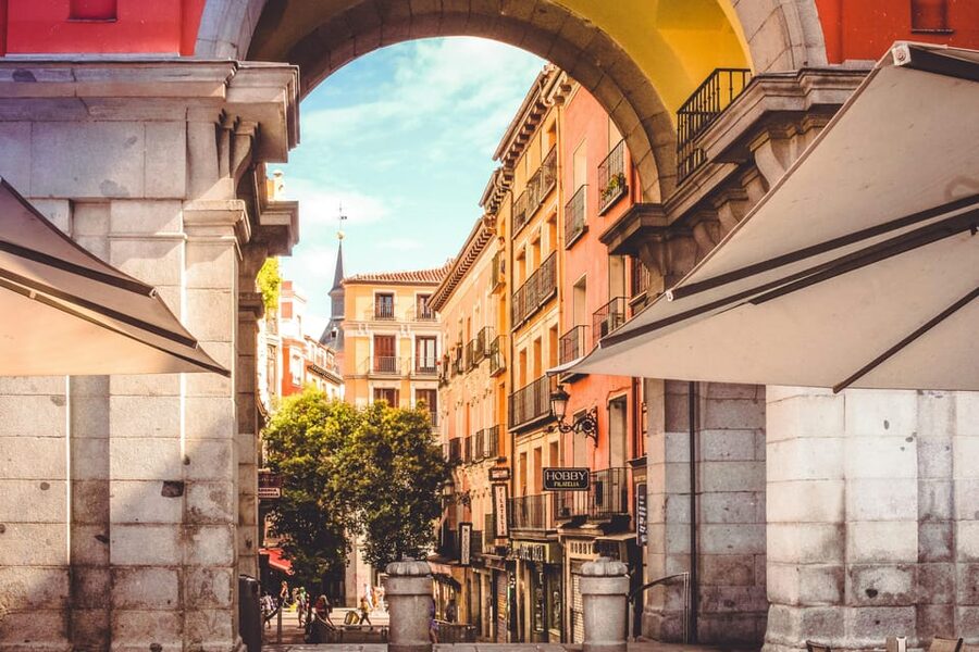 Madrid: Welcome to Madrid Guided Walking Tour in English - Madrid in 2.5 hours, from Mayrit to modern Spain