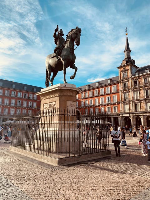 Madrid: Welcome to Madrid Guided Walking Tour in English - Almudena Cathedral and the old city’s changing face