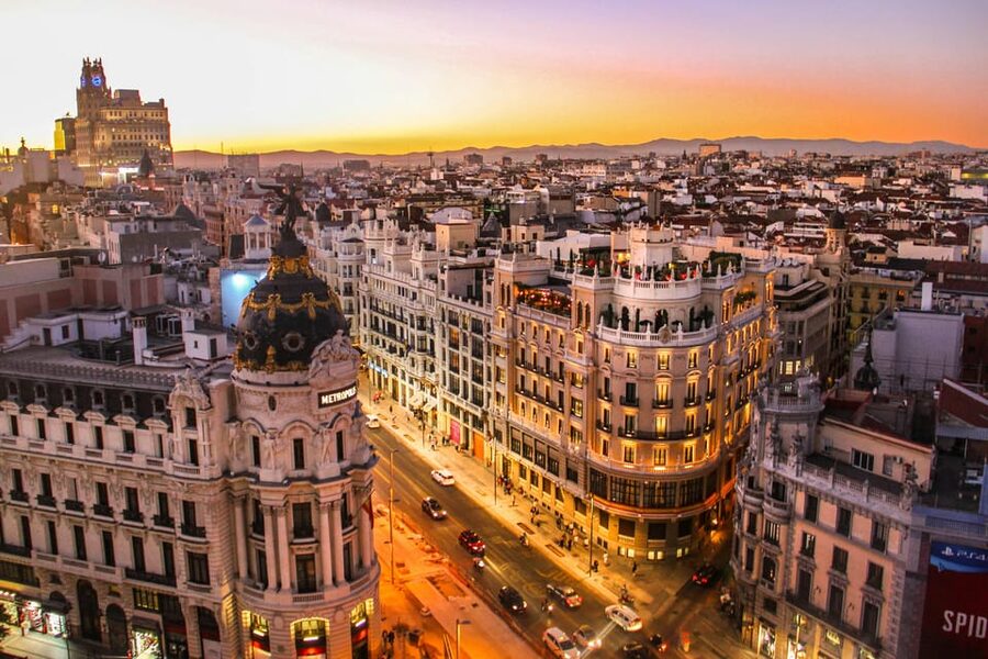Madrid: Welcome to Madrid Guided Walking Tour in English - Pace, comfort, and practical expectations
