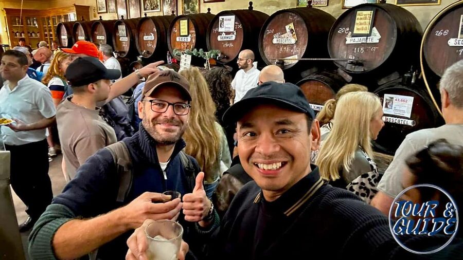 Málaga: 2h Walking Historical Tour–Art, Culture and Legends - Calle Granada, El Pimpi, and the pleasures of the old center