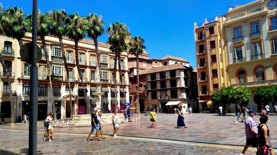 Málaga: 2h Walking Historical Tour–Art, Culture and Legends - La Manquita and the cathedral’s unfinished story