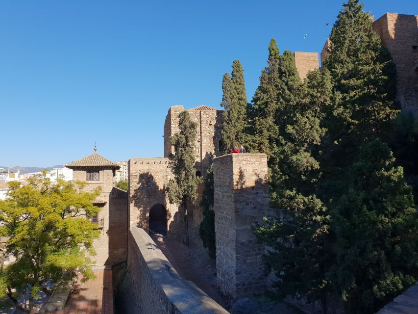 Málaga: Cathedral, Alcazaba, Roman Theater Walking Tour - The Alcazaba: Málaga’s Main Event