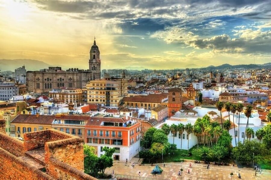 Malaga: Walking Tour of Must-See Attractions - Malaga Cathedral, the City’s Great Landmark