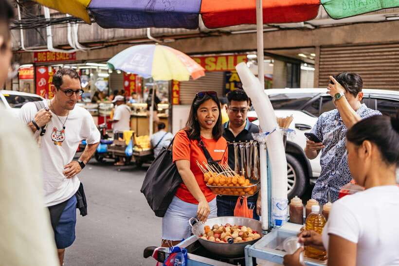 Manila: Street Food and Drinks Walking Tour with Tastings - Why the guide matters more than the menu