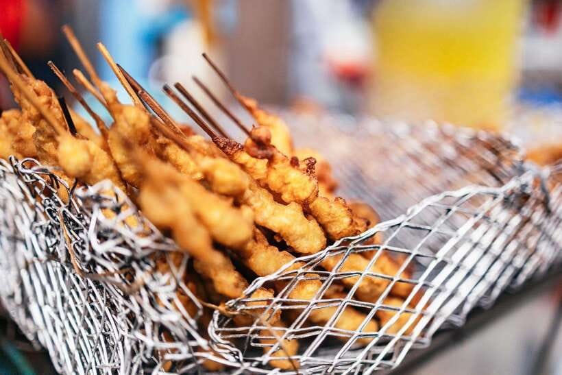 Manila: Street Food and Drinks Walking Tour with Tastings - Jeepney and limousine-style tricycle rides