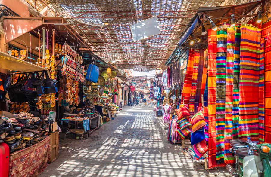 Marrakech Guided Souks Tour with a Local Insider - Finding the quieter corners and old foundouks