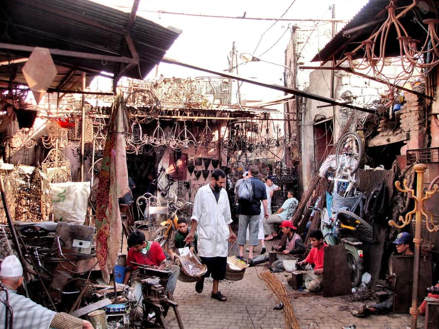Marrakech Guided Souks Tour with a Local Insider - Food, tea, and small local encounters
