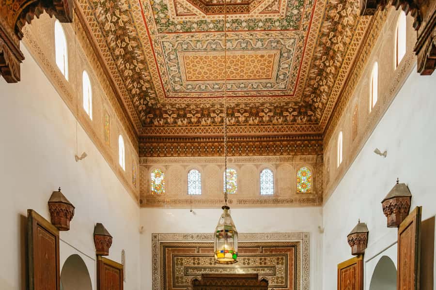 Marrakech: Saadian Tombs & Bahia Palace, Medina Guided Tour - Mellah and the movement between royal quarters