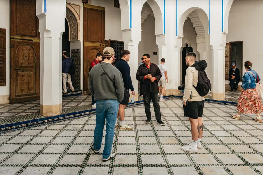 Marrakech: Saadian Tombs & Bahia Palace, Medina Guided Tour - Through the souks, with shopping advice that matters