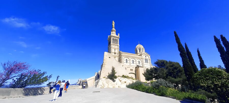 Marseille: Half-Day City Highlights Guided Walking Tour - Hôtel de Ville, the five-minute ferry, and the Old Port
