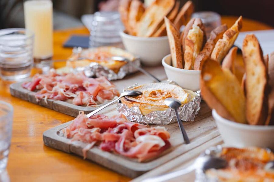 Marseille: Walking Food Tour with Full Meal - Rue Caisserie and the pleasure of variety
