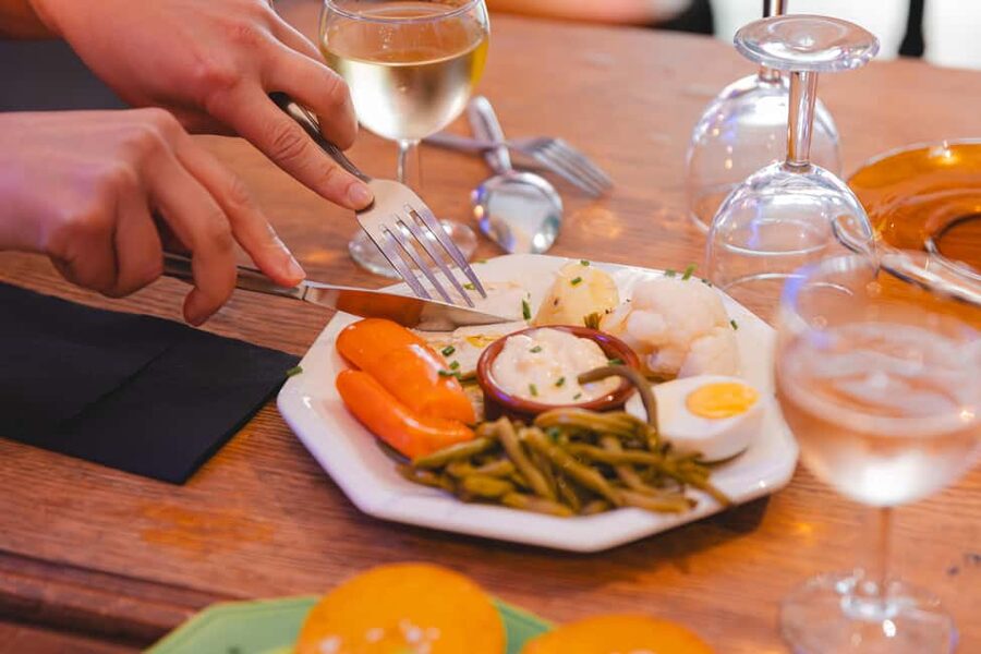 Marseille: Walking Food Tour with Full Meal - The guides are the main variable