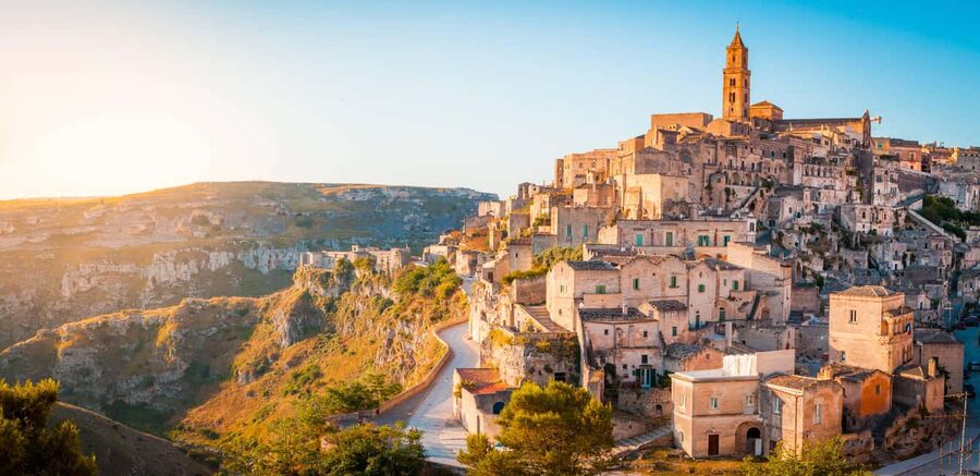 Matera walking tour in English - Entering a Matera cave house