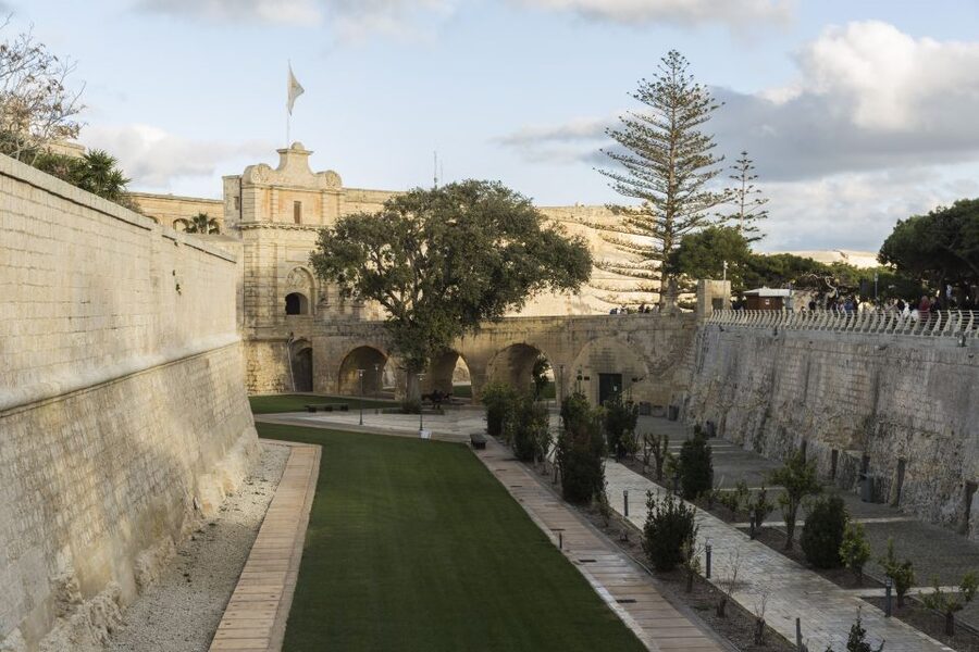 Mdina and Rabat: Guided City Walking Tour - Walking through the Silent City