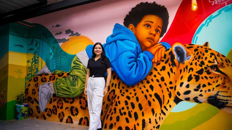 Medellín: Comuna 13 Tour with Snacks And Your Own Graffiti - The escalators and the two hills