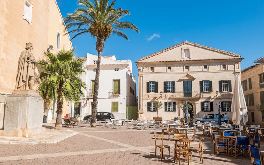 Menorca: Mahon Guided Walking Tour with History & Tastings - How much can you really see in two hours?