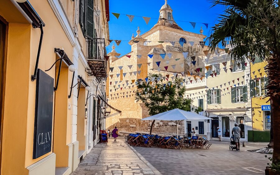 Menorca: Mahon Guided Walking Tour with History & Tastings - Plaça de la Conquesta and Mahon’s old streets