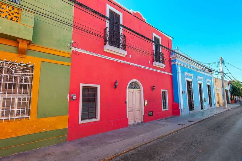 Mérida: 3-Hour Walking Food Tour - Refreshing drinks and gorditas begin the food route