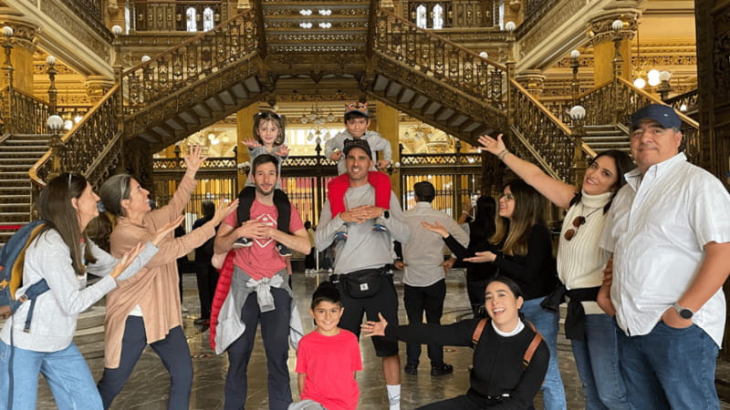 Mexico City: Guided walking tour through the most historic parts of the city. - What the guides add to the walk