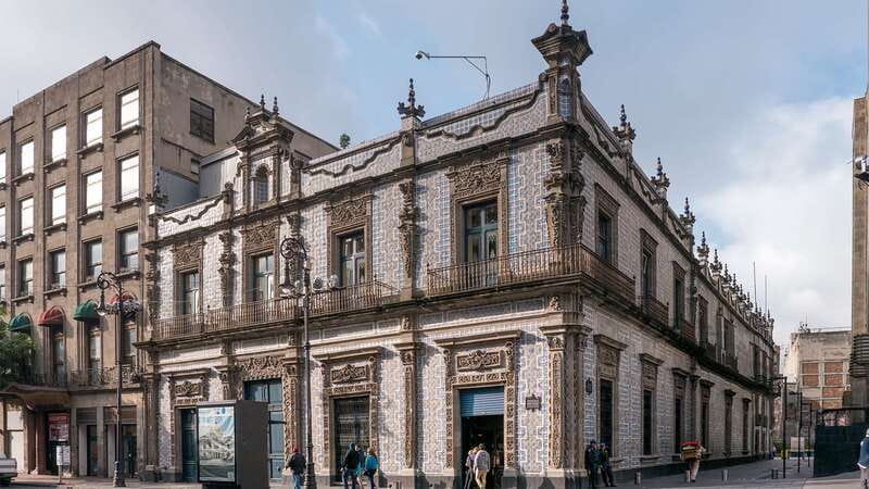 Mexico City: Historic Downtown Walking Tour - Meeting at the Zócalo and getting your bearings