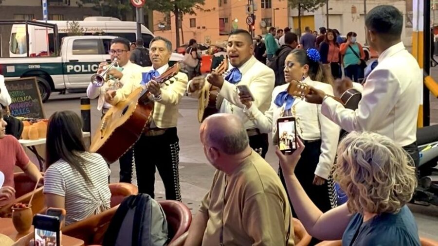 Mexico City: Lucha Libre Show, Walking Tour & Tequila - Getting to the arena by Metrobus