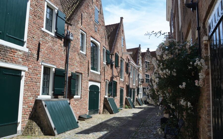 Middelburg: Guided City Walking Tour - The 90-minute pace and what it means for you