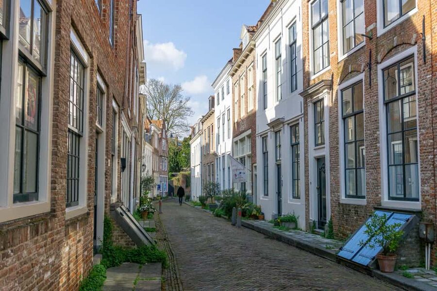 Middelburg: Guided City Walking Tour - Who should book this Middelburg walk?