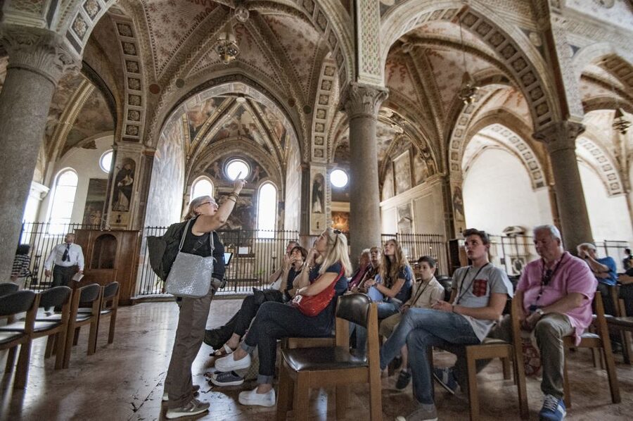 Milan: Guided Walking Tour with Last Supper Skip-the-Line - Piazza Dei Mercanti, A Quieter Medieval Pause