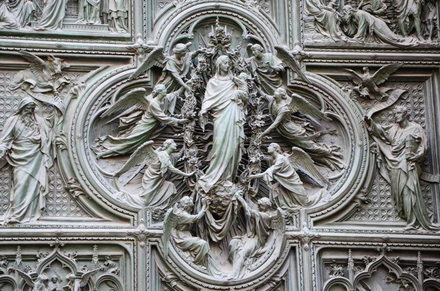 Milan: Private or Shared Essential Walking Tour - Walking through the Victor Emmanuel II Arcade