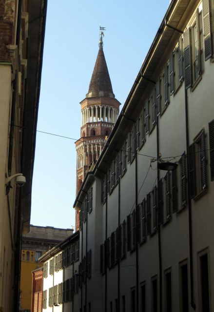 Milan: Private or Shared Essential Walking Tour - La Scala from the outside